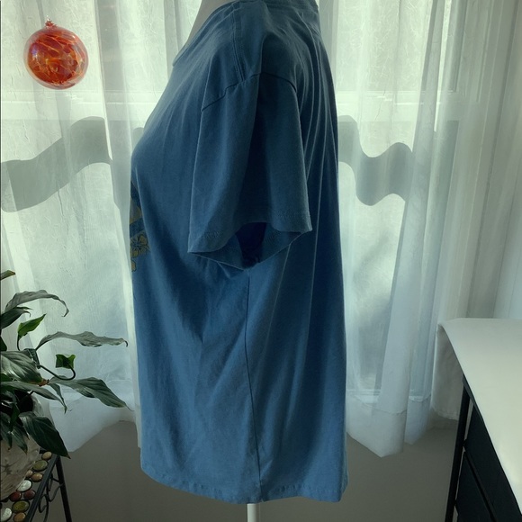 Old Navy collectible t shirt - Picture 3 of 5